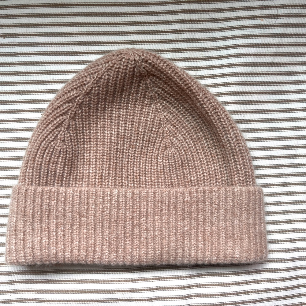 Quince 100% cashmere beanie in oatmeal color M/L